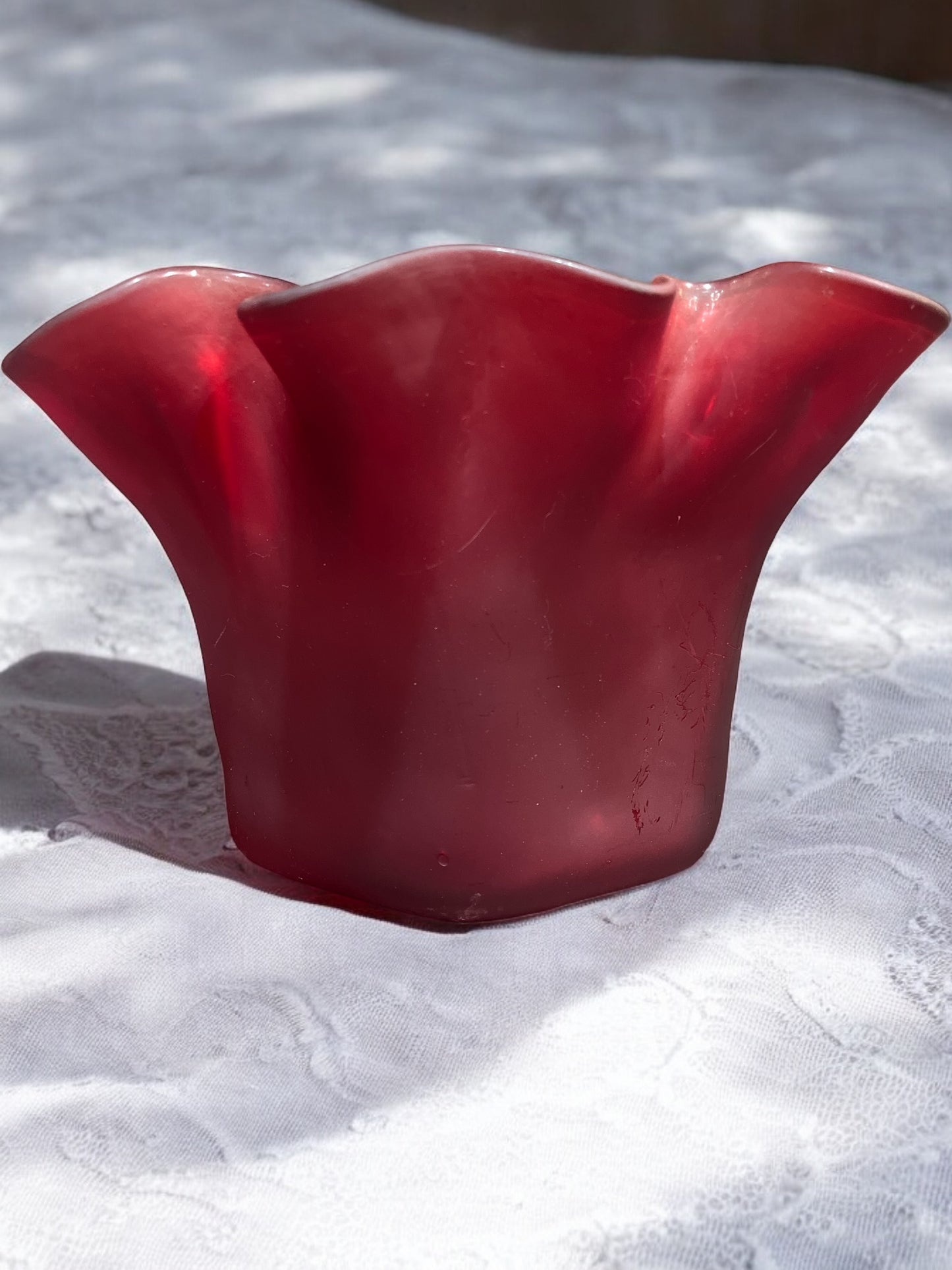 Vintage Frosted Red Muurla Art Glass Handkerchief Ruffled Vase (Finland)